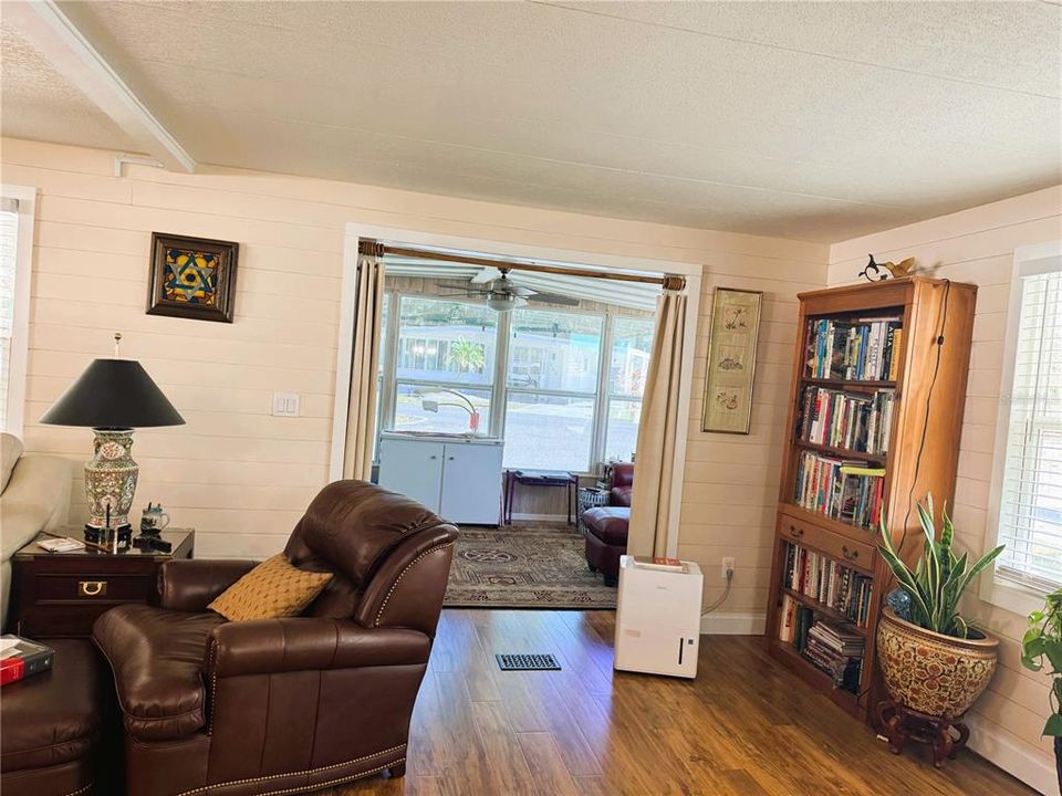 For Sale: $199,000 (2 beds, 2 baths, 1200 Square Feet)