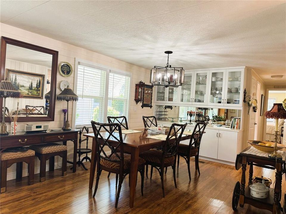 For Sale: $199,000 (2 beds, 2 baths, 1200 Square Feet)