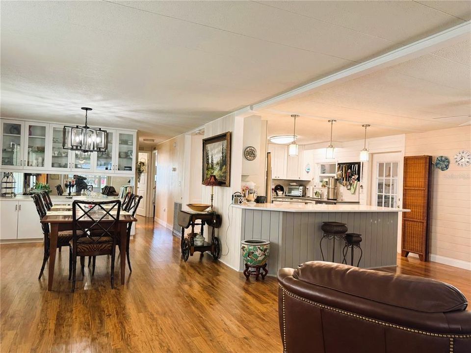 For Sale: $199,000 (2 beds, 2 baths, 1200 Square Feet)