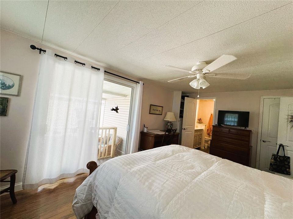 For Sale: $199,000 (2 beds, 2 baths, 1200 Square Feet)