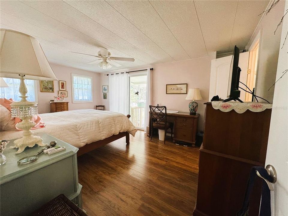 For Sale: $199,000 (2 beds, 2 baths, 1200 Square Feet)