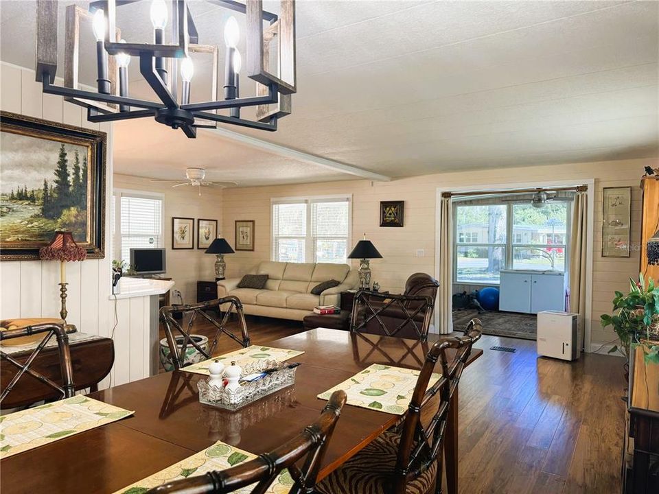 For Sale: $199,000 (2 beds, 2 baths, 1200 Square Feet)