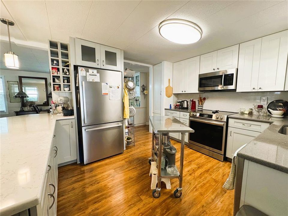 For Sale: $199,000 (2 beds, 2 baths, 1200 Square Feet)