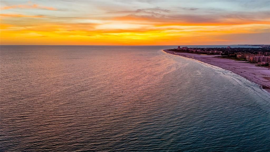 For Sale: $715,000 (2 beds, 2 baths, 1029 Square Feet)