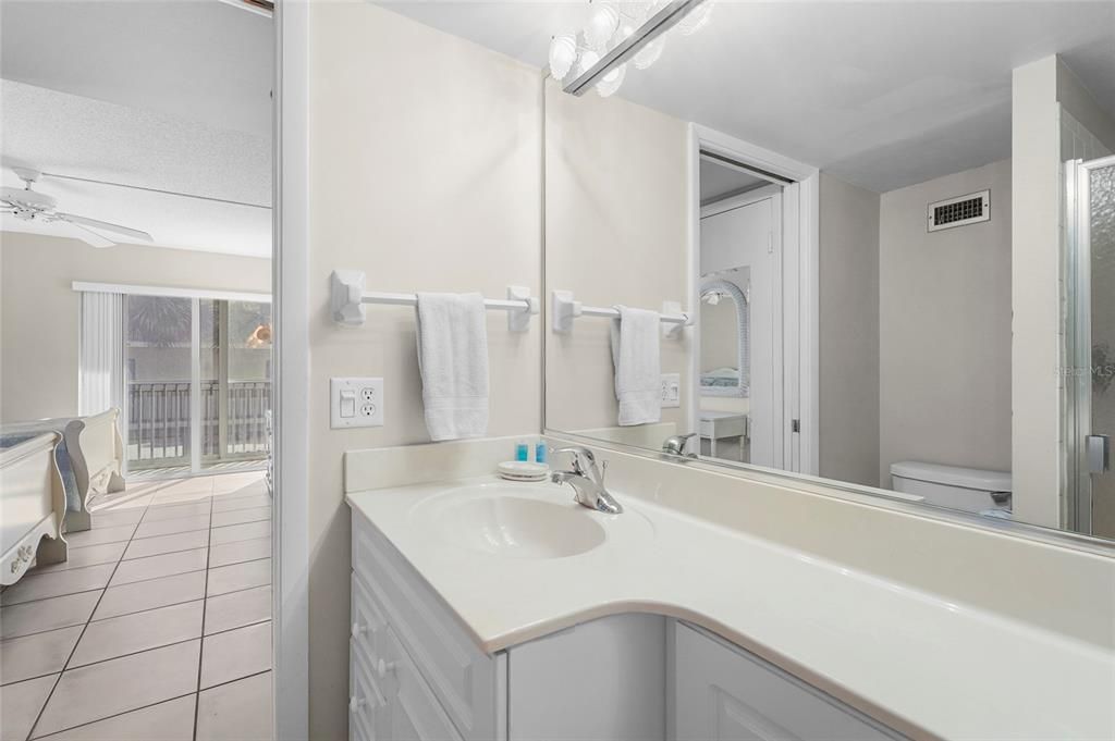 For Sale: $715,000 (2 beds, 2 baths, 1029 Square Feet)