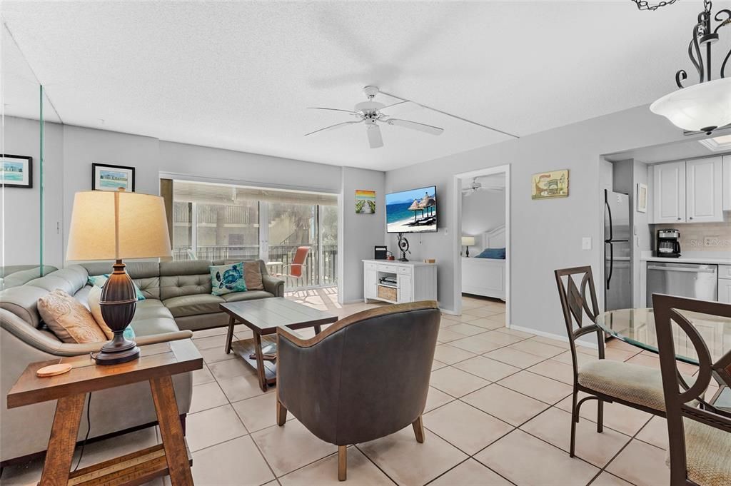 For Sale: $715,000 (2 beds, 2 baths, 1029 Square Feet)