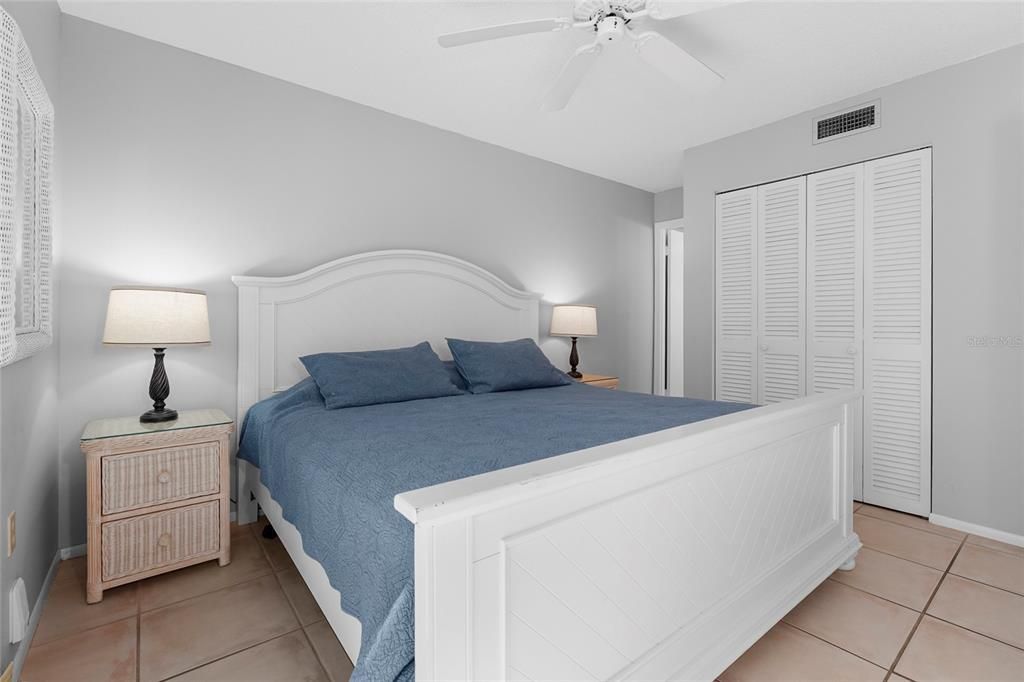 For Sale: $715,000 (2 beds, 2 baths, 1029 Square Feet)