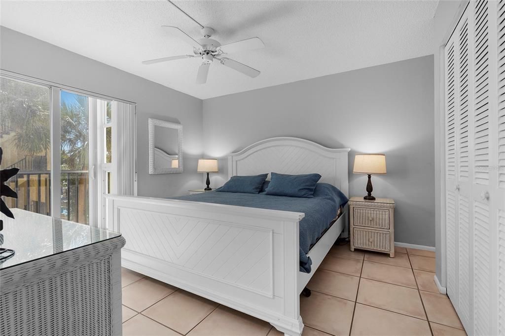 For Sale: $715,000 (2 beds, 2 baths, 1029 Square Feet)