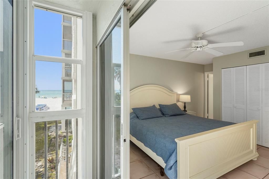 For Sale: $715,000 (2 beds, 2 baths, 1029 Square Feet)