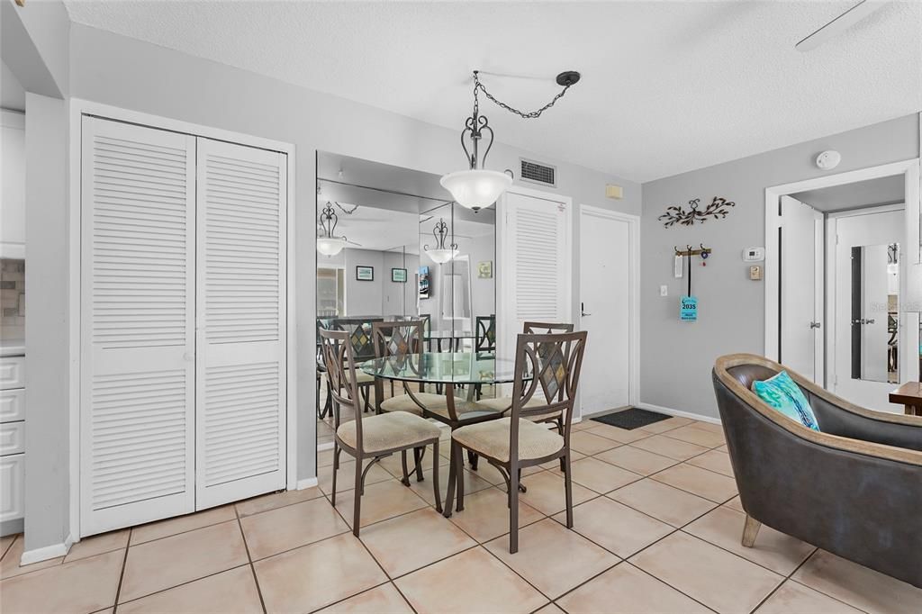 For Sale: $715,000 (2 beds, 2 baths, 1029 Square Feet)