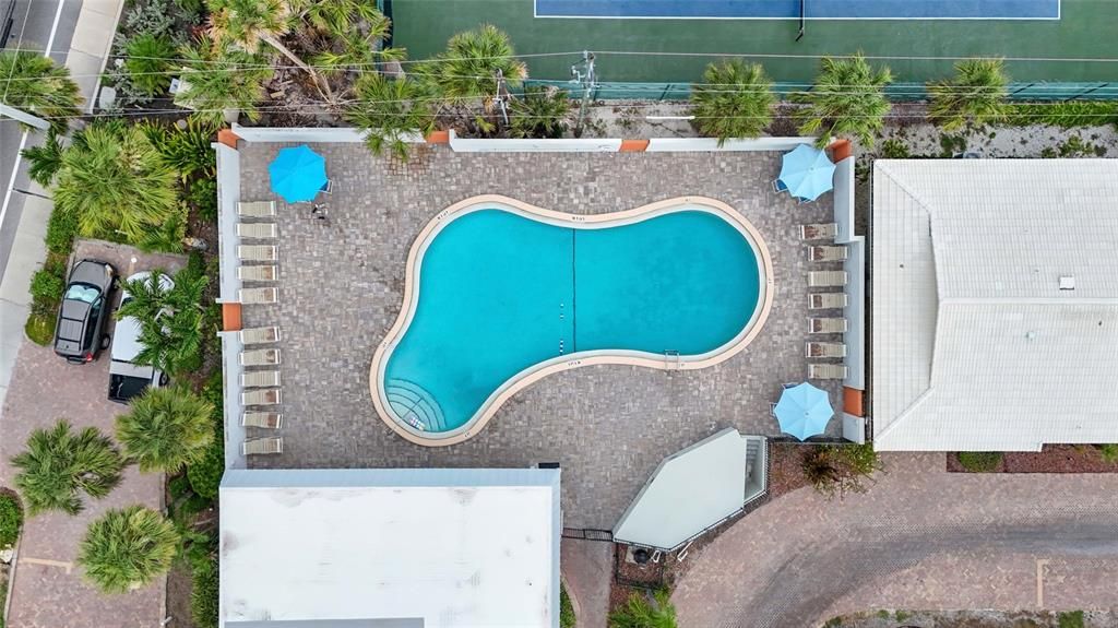 For Sale: $715,000 (2 beds, 2 baths, 1029 Square Feet)