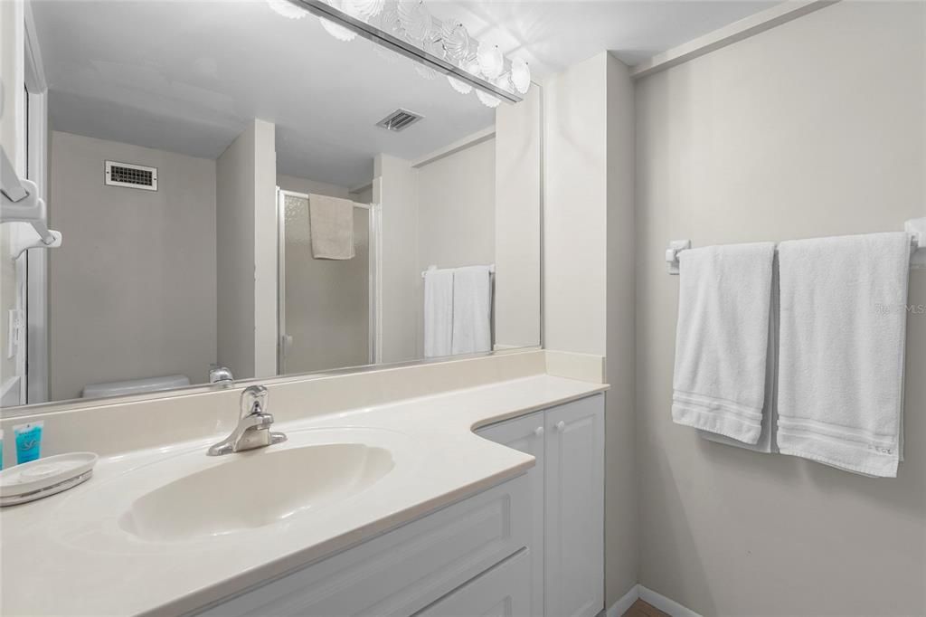 For Sale: $715,000 (2 beds, 2 baths, 1029 Square Feet)