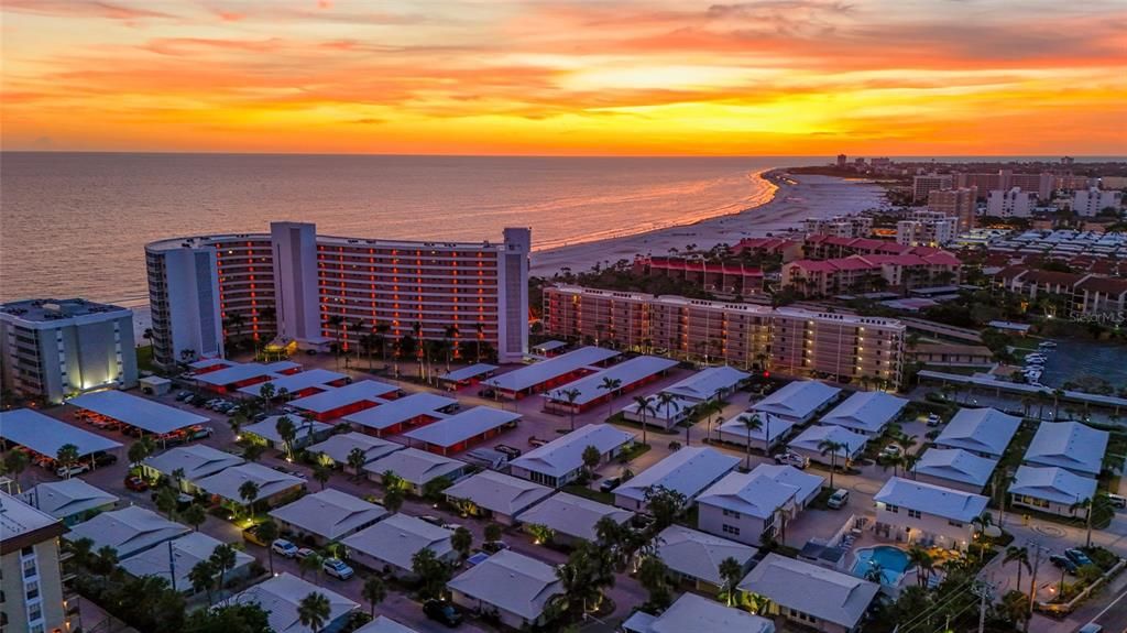 For Sale: $715,000 (2 beds, 2 baths, 1029 Square Feet)