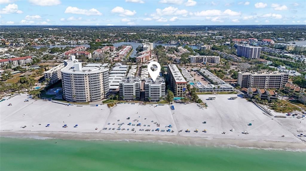 For Sale: $715,000 (2 beds, 2 baths, 1029 Square Feet)