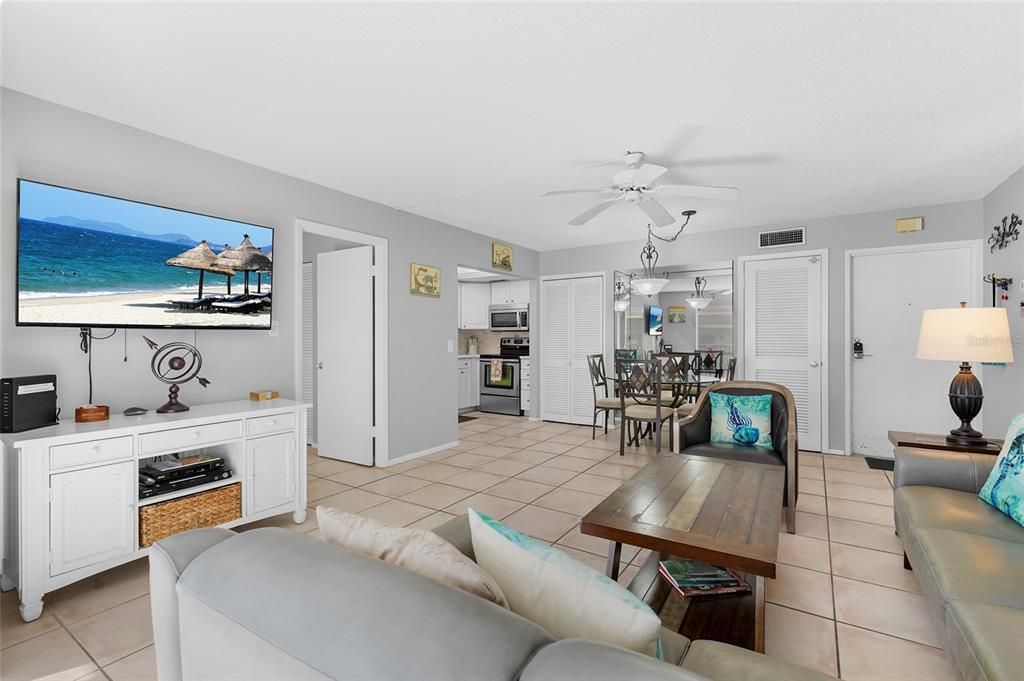 For Sale: $715,000 (2 beds, 2 baths, 1029 Square Feet)