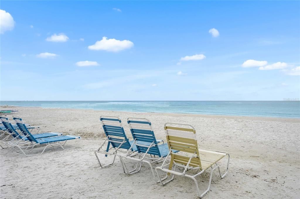 For Sale: $715,000 (2 beds, 2 baths, 1029 Square Feet)