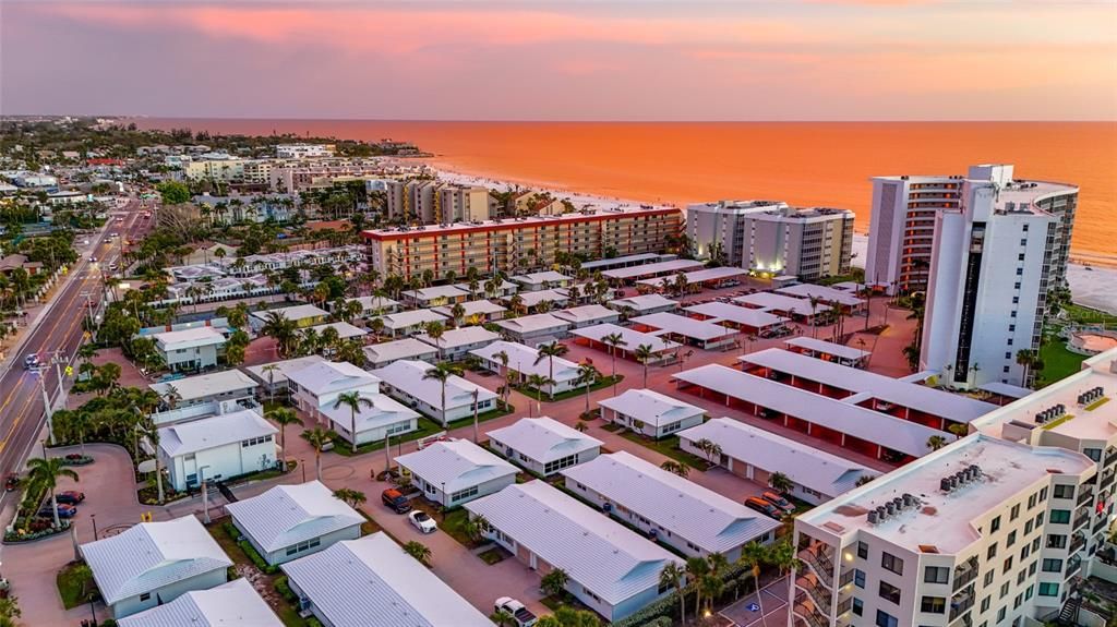 For Sale: $715,000 (2 beds, 2 baths, 1029 Square Feet)