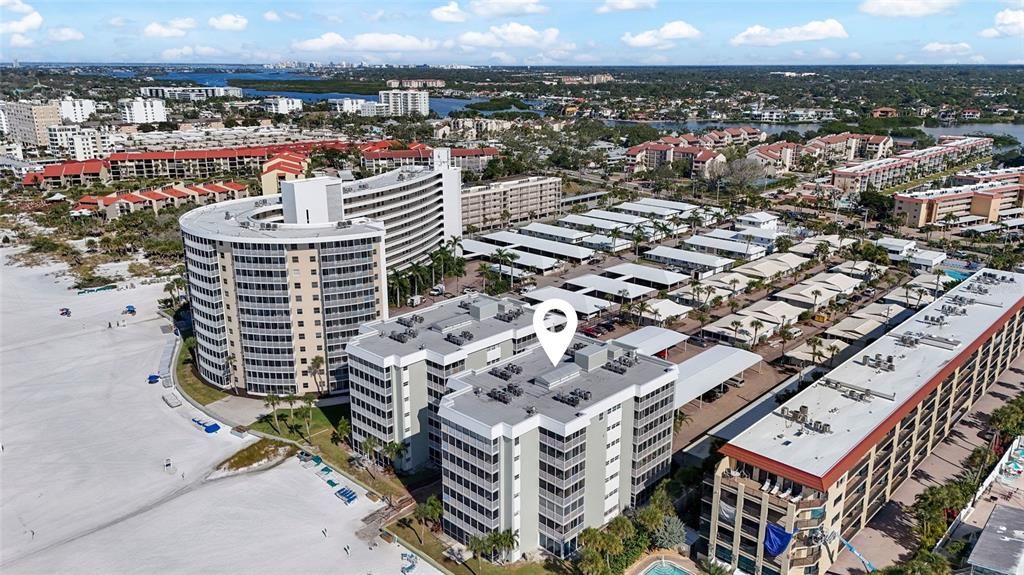 For Sale: $715,000 (2 beds, 2 baths, 1029 Square Feet)