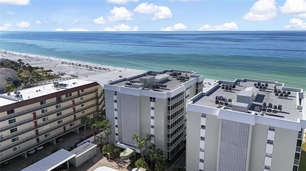 For Sale: $715,000 (2 beds, 2 baths, 1029 Square Feet)