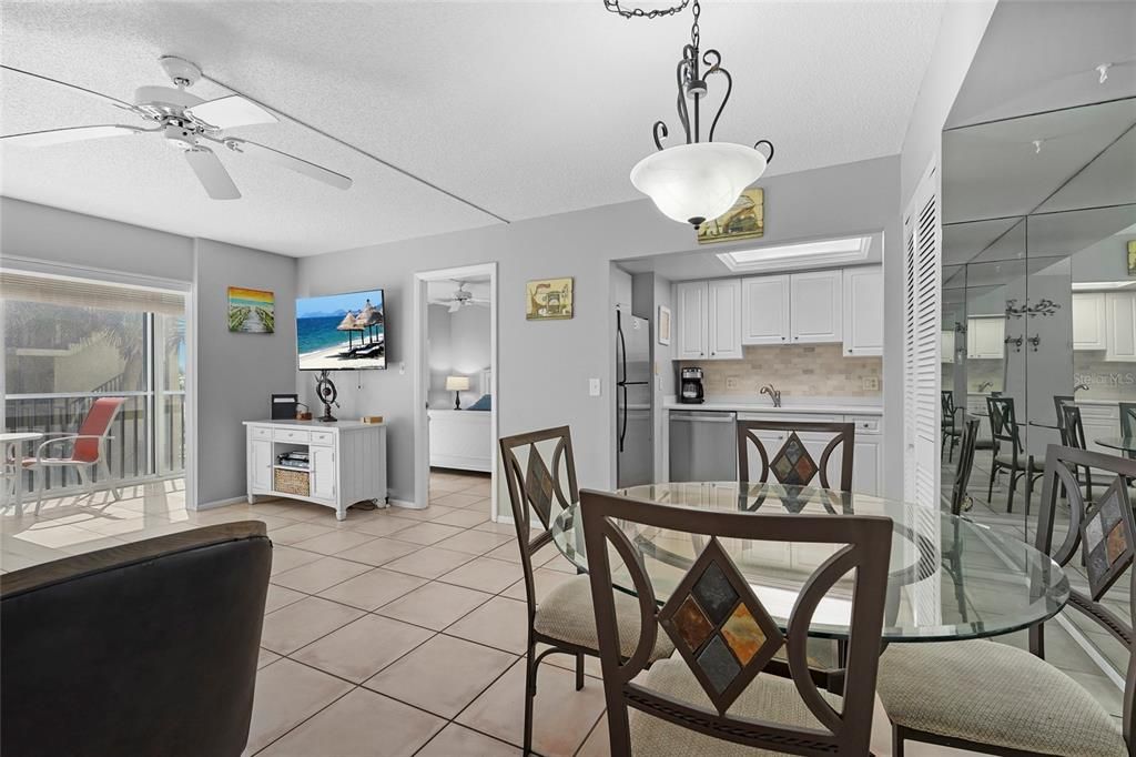 For Sale: $715,000 (2 beds, 2 baths, 1029 Square Feet)