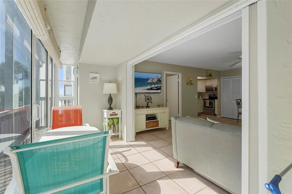 For Sale: $715,000 (2 beds, 2 baths, 1029 Square Feet)