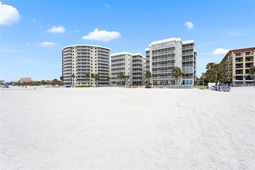 For Sale: $715,000 (2 beds, 2 baths, 1029 Square Feet)