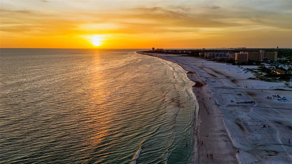 For Sale: $715,000 (2 beds, 2 baths, 1029 Square Feet)