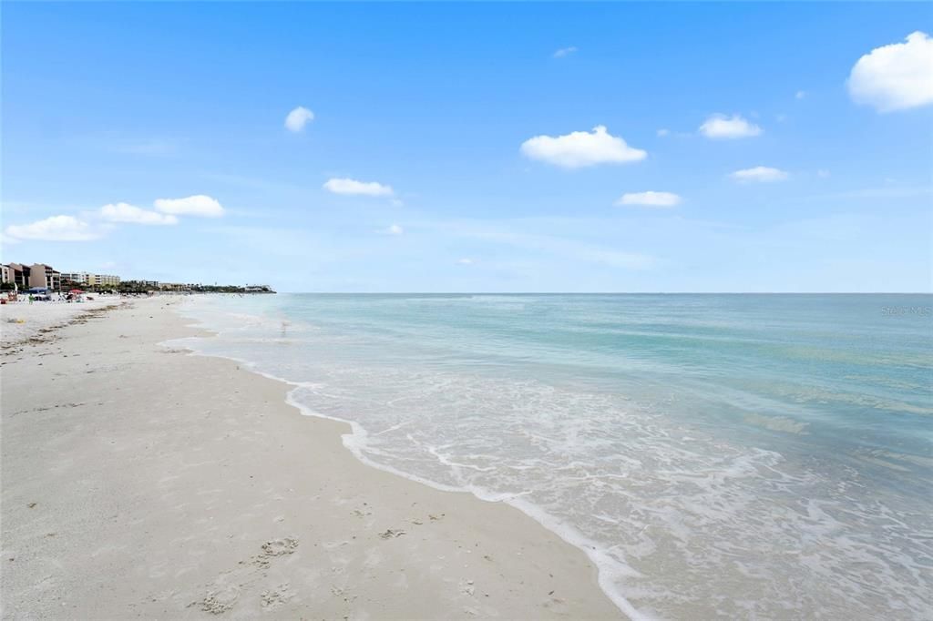 For Sale: $715,000 (2 beds, 2 baths, 1029 Square Feet)