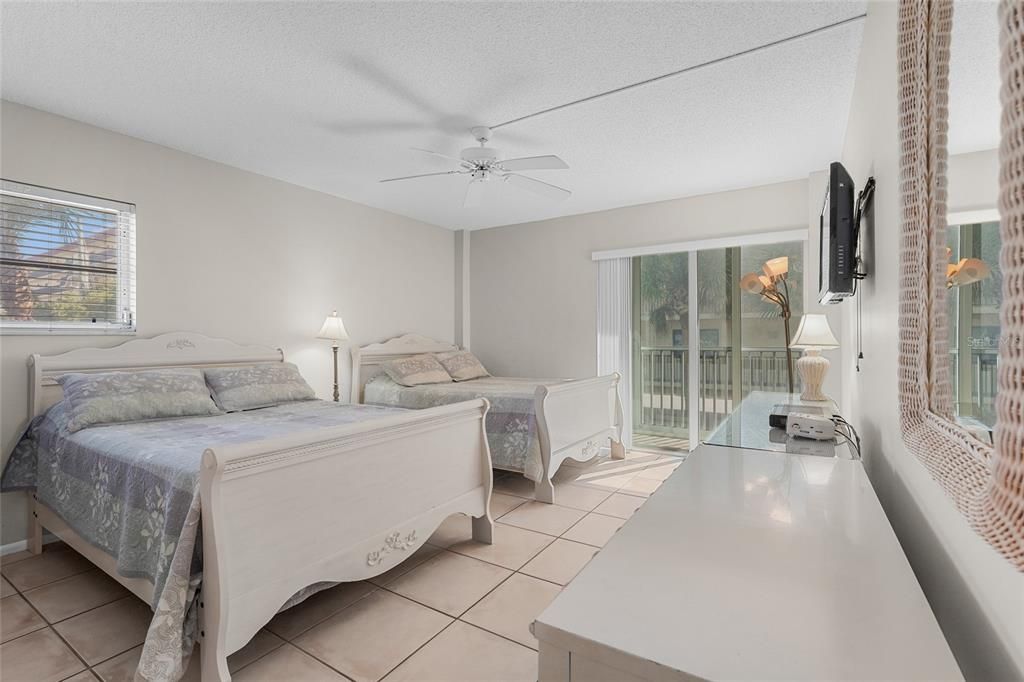 For Sale: $715,000 (2 beds, 2 baths, 1029 Square Feet)