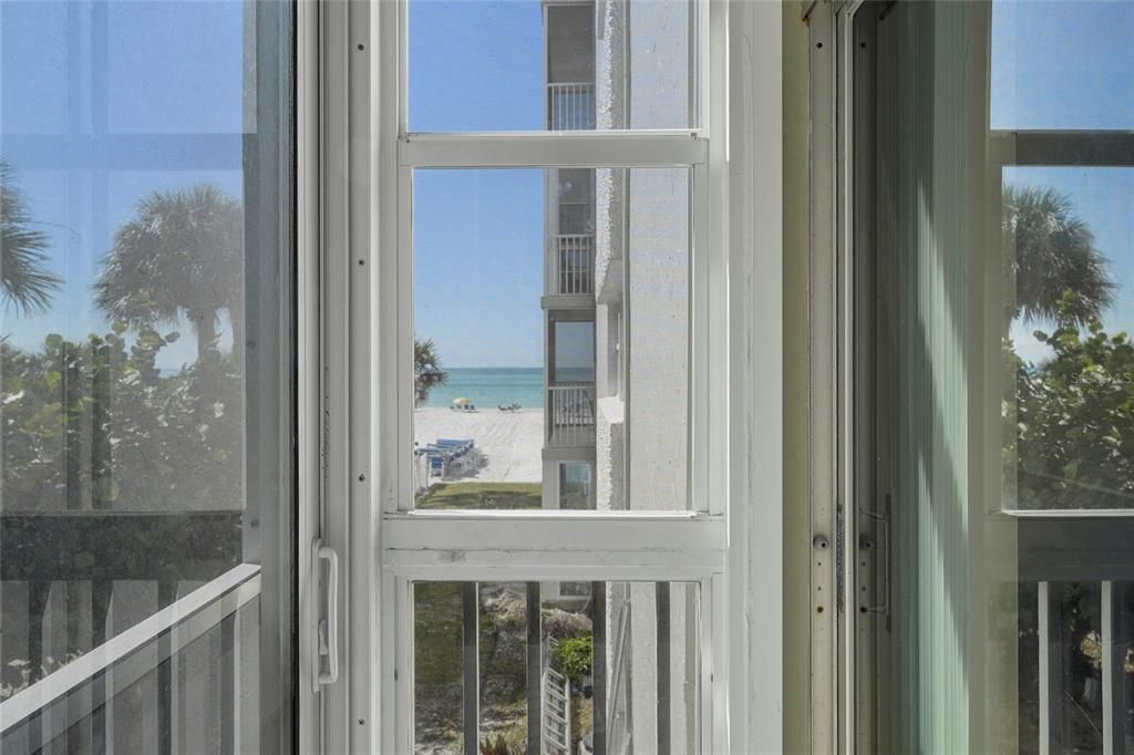 For Sale: $715,000 (2 beds, 2 baths, 1029 Square Feet)