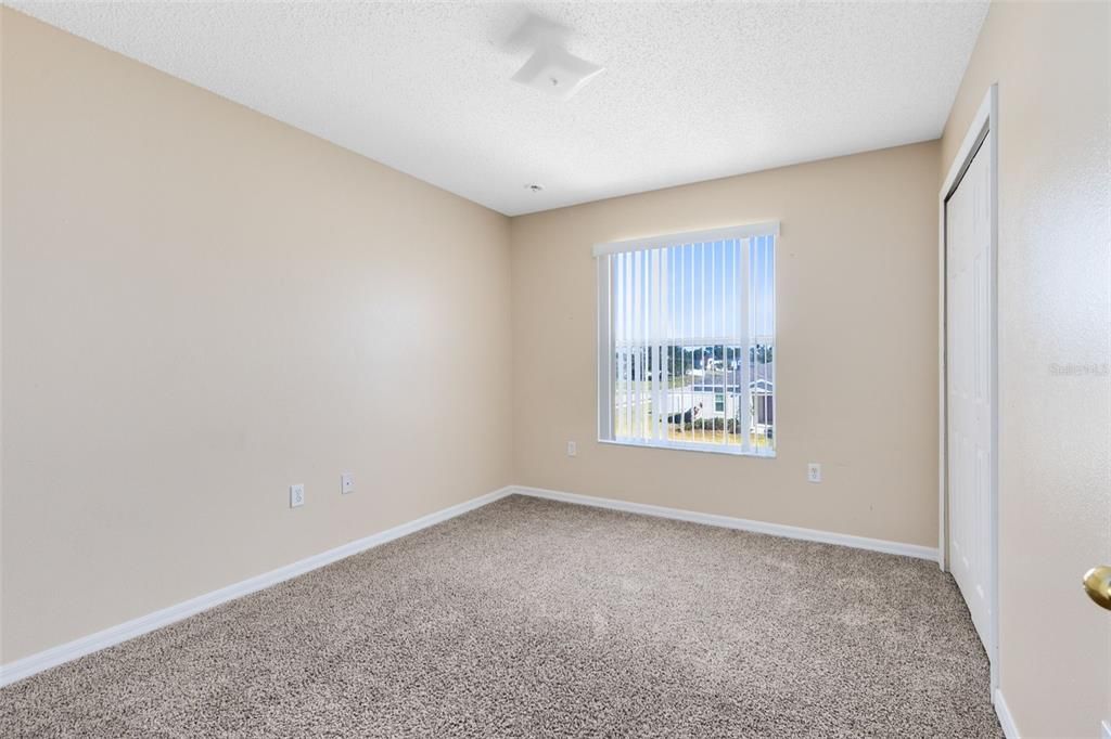 Activo con contrato: $355,000 (5 camas, 3 baños, 2644 Pies cuadrados)