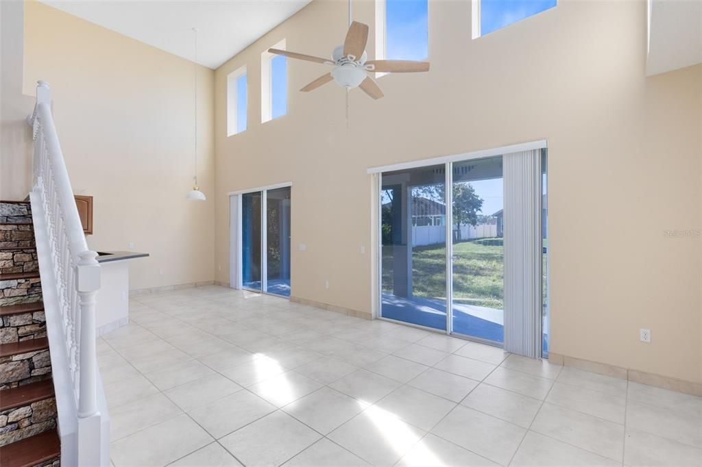 Activo con contrato: $355,000 (5 camas, 3 baños, 2644 Pies cuadrados)