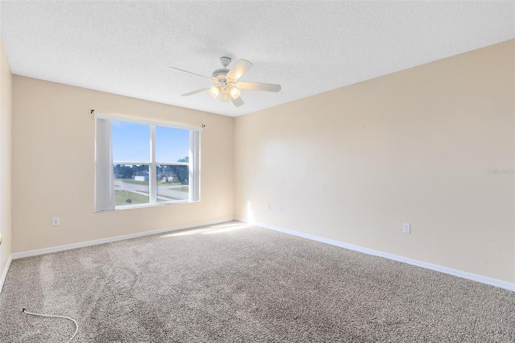 Activo con contrato: $355,000 (5 camas, 3 baños, 2644 Pies cuadrados)