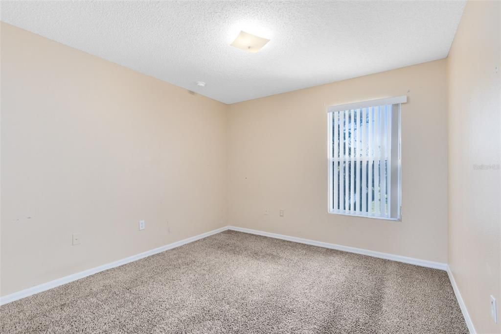 Activo con contrato: $355,000 (5 camas, 3 baños, 2644 Pies cuadrados)