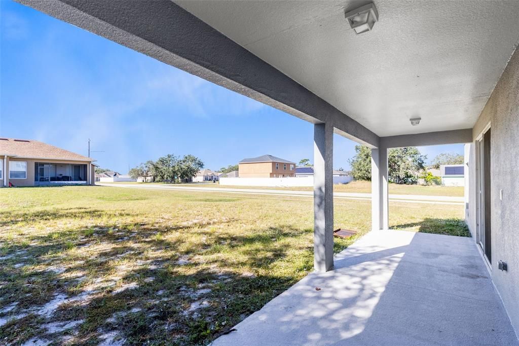 Activo con contrato: $355,000 (5 camas, 3 baños, 2644 Pies cuadrados)