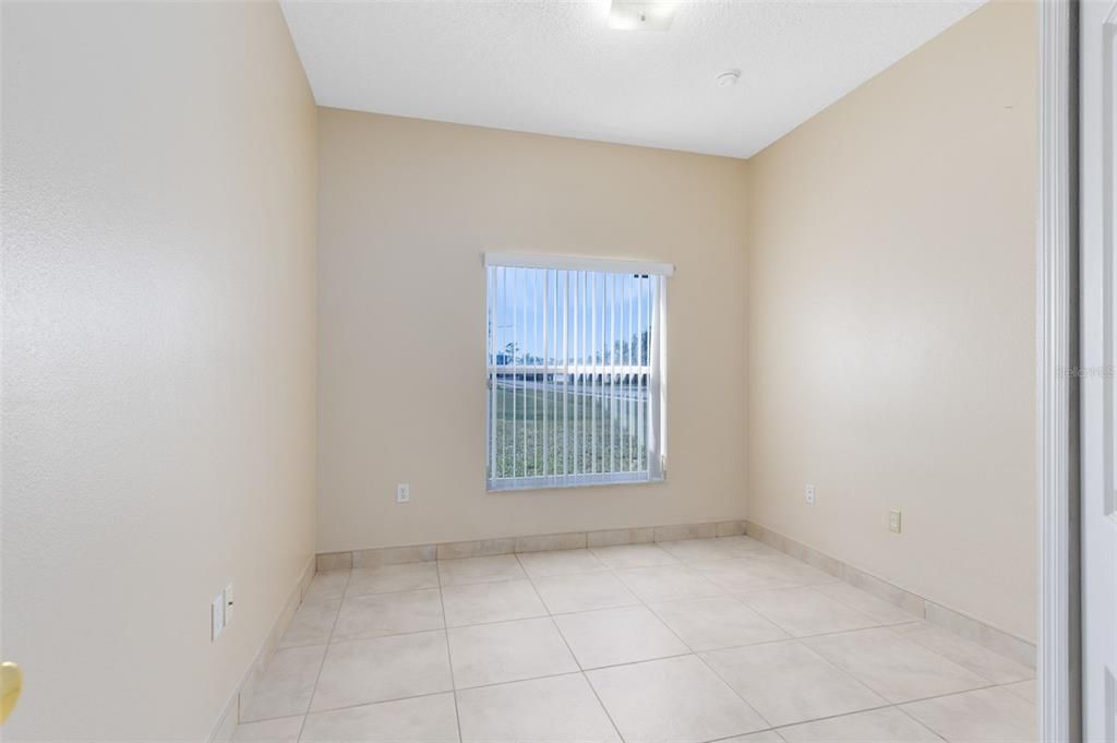 Activo con contrato: $355,000 (5 camas, 3 baños, 2644 Pies cuadrados)