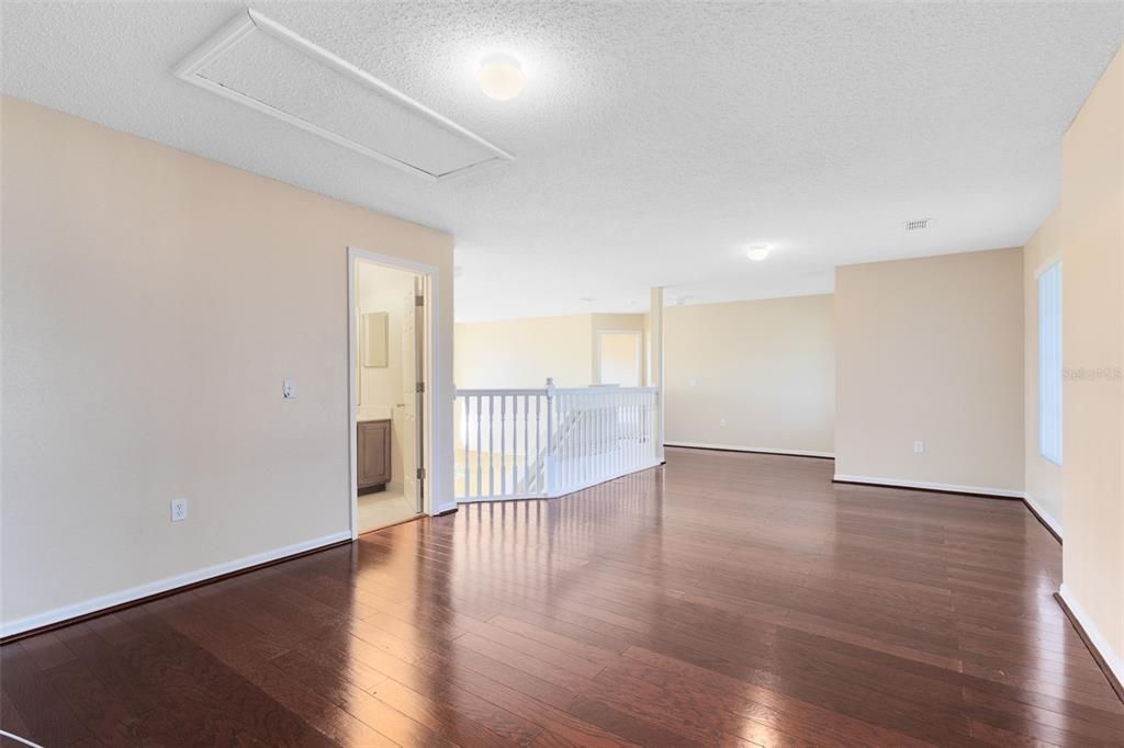 Activo con contrato: $355,000 (5 camas, 3 baños, 2644 Pies cuadrados)