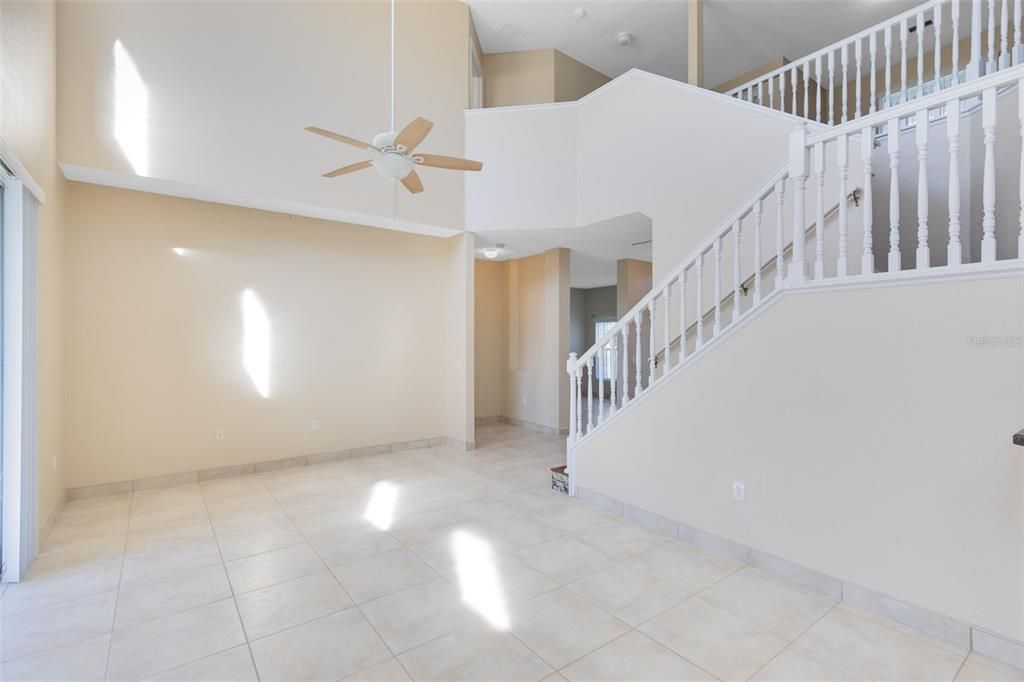 Activo con contrato: $355,000 (5 camas, 3 baños, 2644 Pies cuadrados)