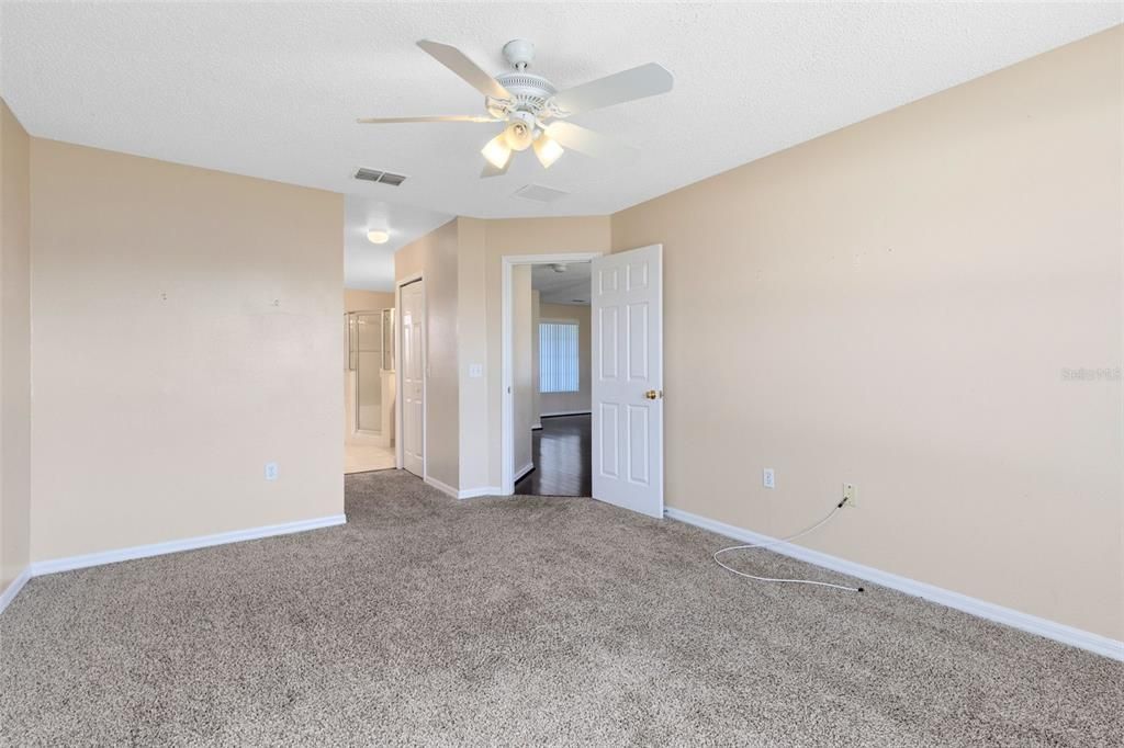 Activo con contrato: $355,000 (5 camas, 3 baños, 2644 Pies cuadrados)