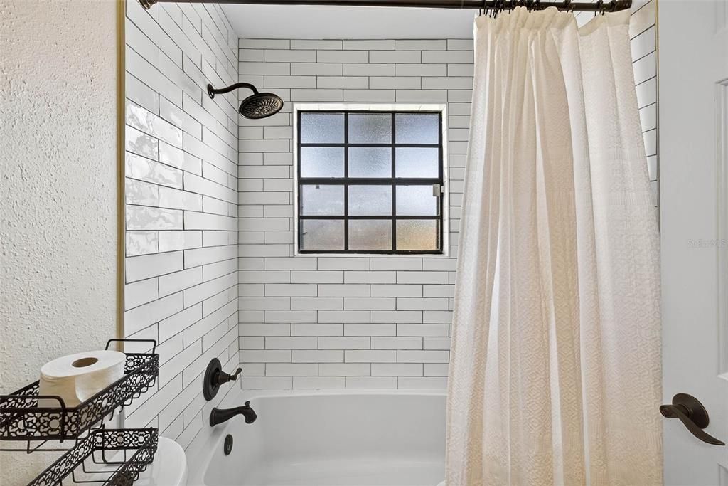 В аренду: $2,500 (2 спален, 2 ванн, 1315 Квадратных фут)