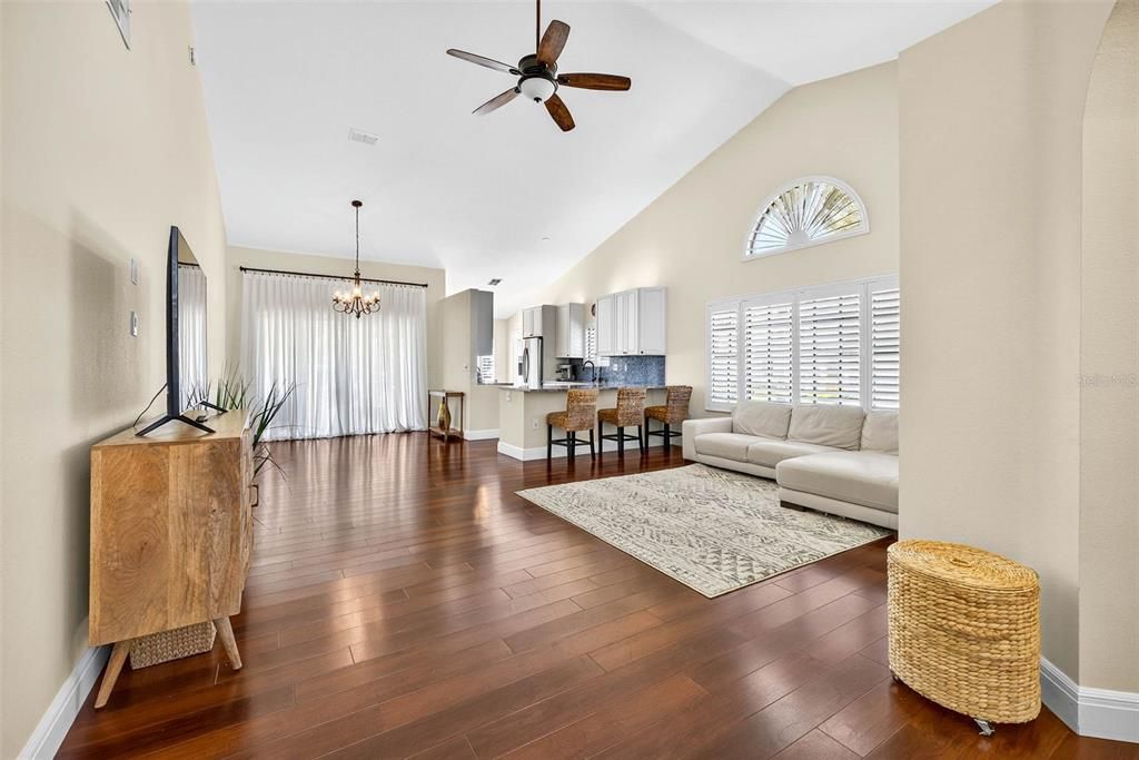 В аренду: $2,500 (2 спален, 2 ванн, 1315 Квадратных фут)