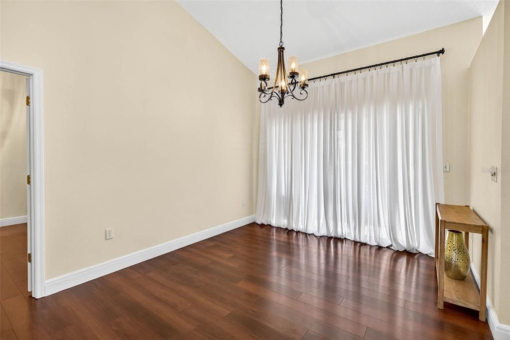 В аренду: $2,500 (2 спален, 2 ванн, 1315 Квадратных фут)