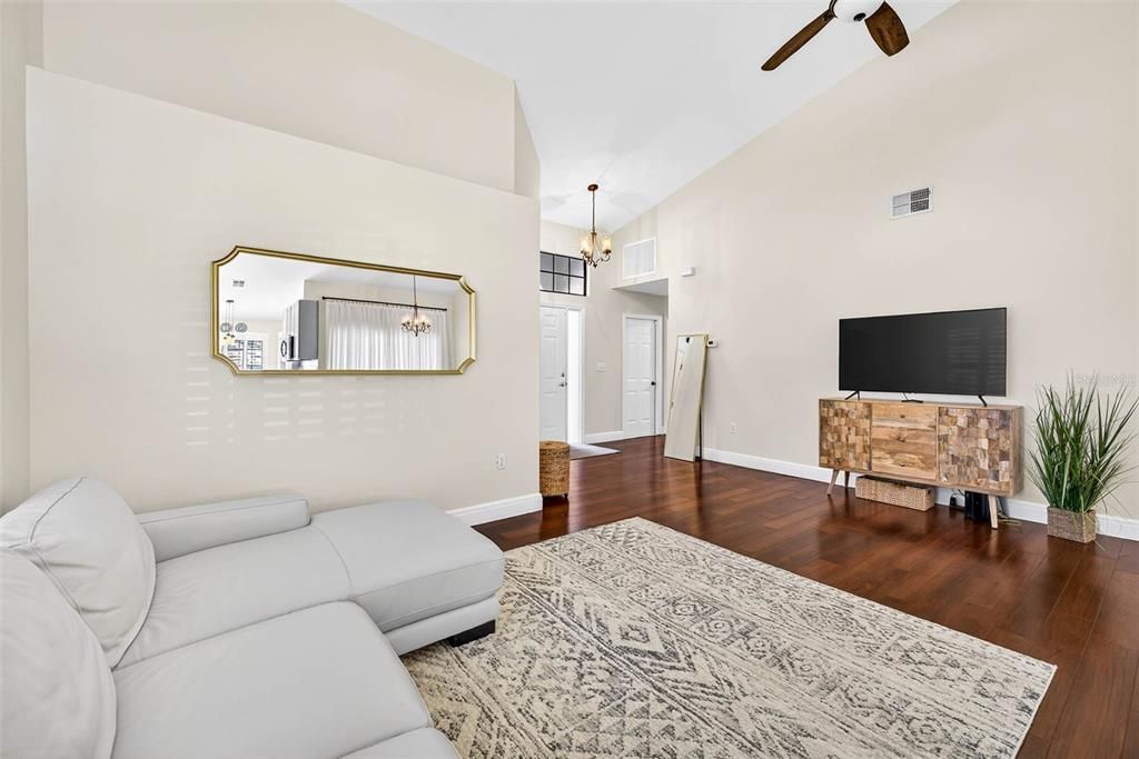 В аренду: $2,500 (2 спален, 2 ванн, 1315 Квадратных фут)