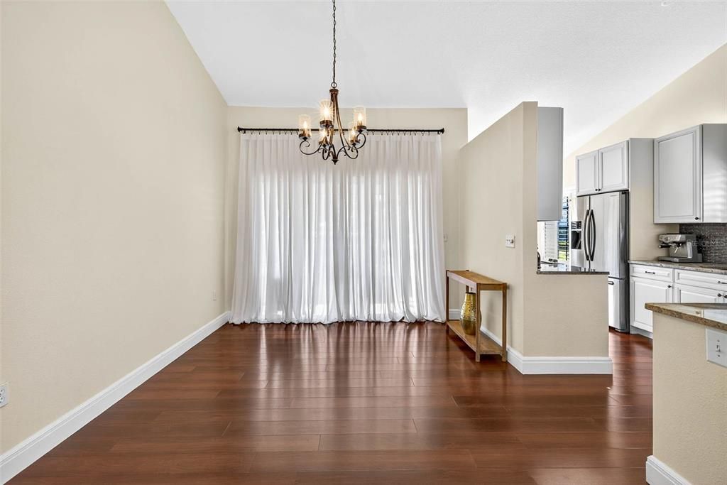 В аренду: $2,500 (2 спален, 2 ванн, 1315 Квадратных фут)