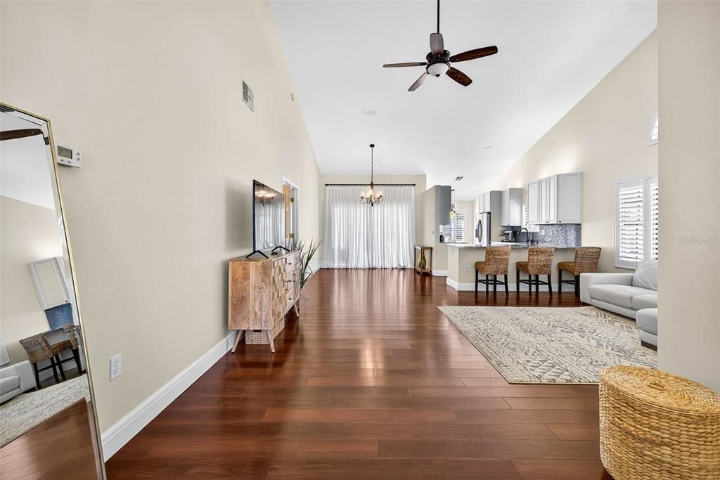 В аренду: $2,500 (2 спален, 2 ванн, 1315 Квадратных фут)