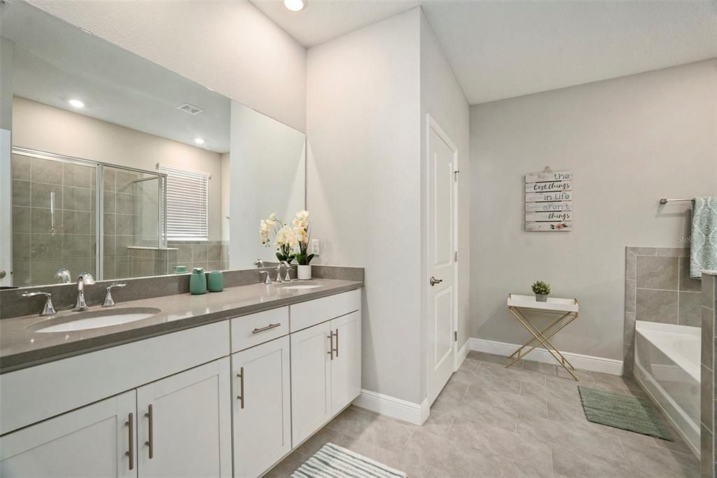 待售: $635,000 (4 贝兹, 2 浴室, 2035 平方英尺)