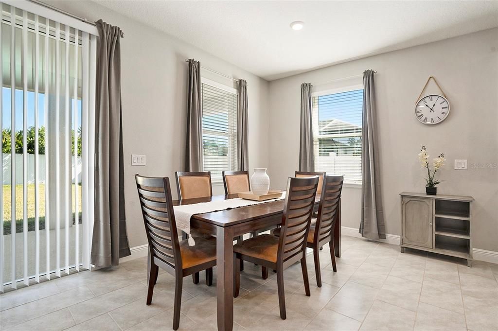 待售: $635,000 (4 贝兹, 2 浴室, 2035 平方英尺)