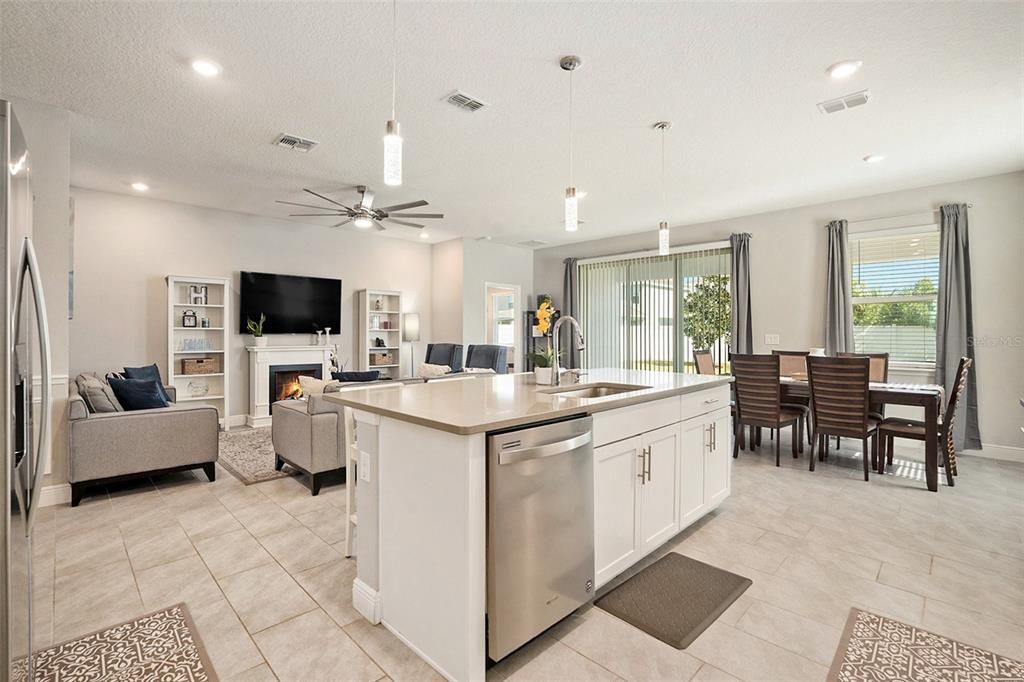 待售: $635,000 (4 贝兹, 2 浴室, 2035 平方英尺)