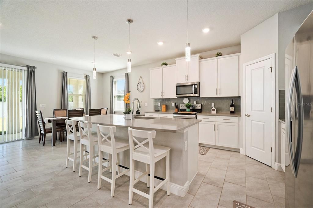 待售: $635,000 (4 贝兹, 2 浴室, 2035 平方英尺)