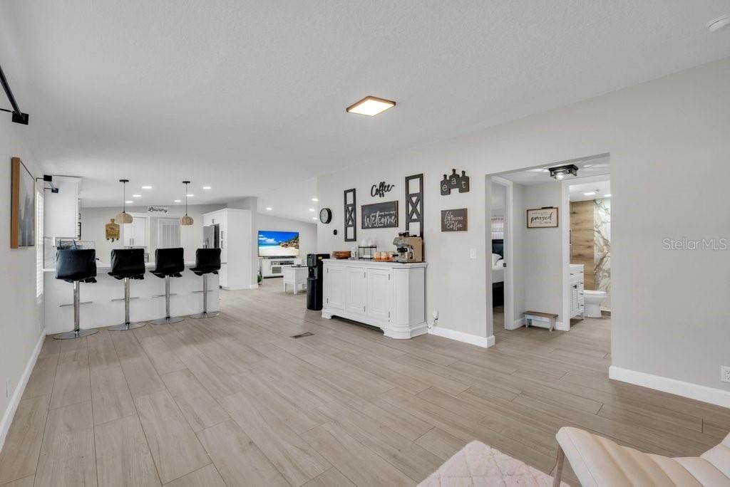 En Venta: $399,800 (4 camas, 2 baños, 1904 Pies cuadrados)